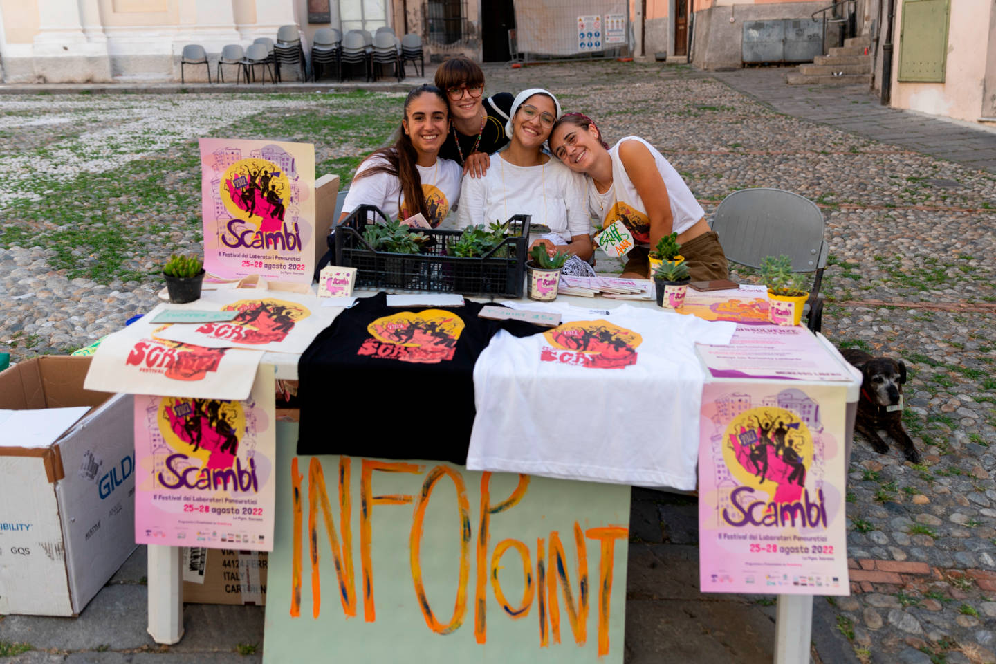 Una foto del team di turno all’Info Point durante Scambi 2022