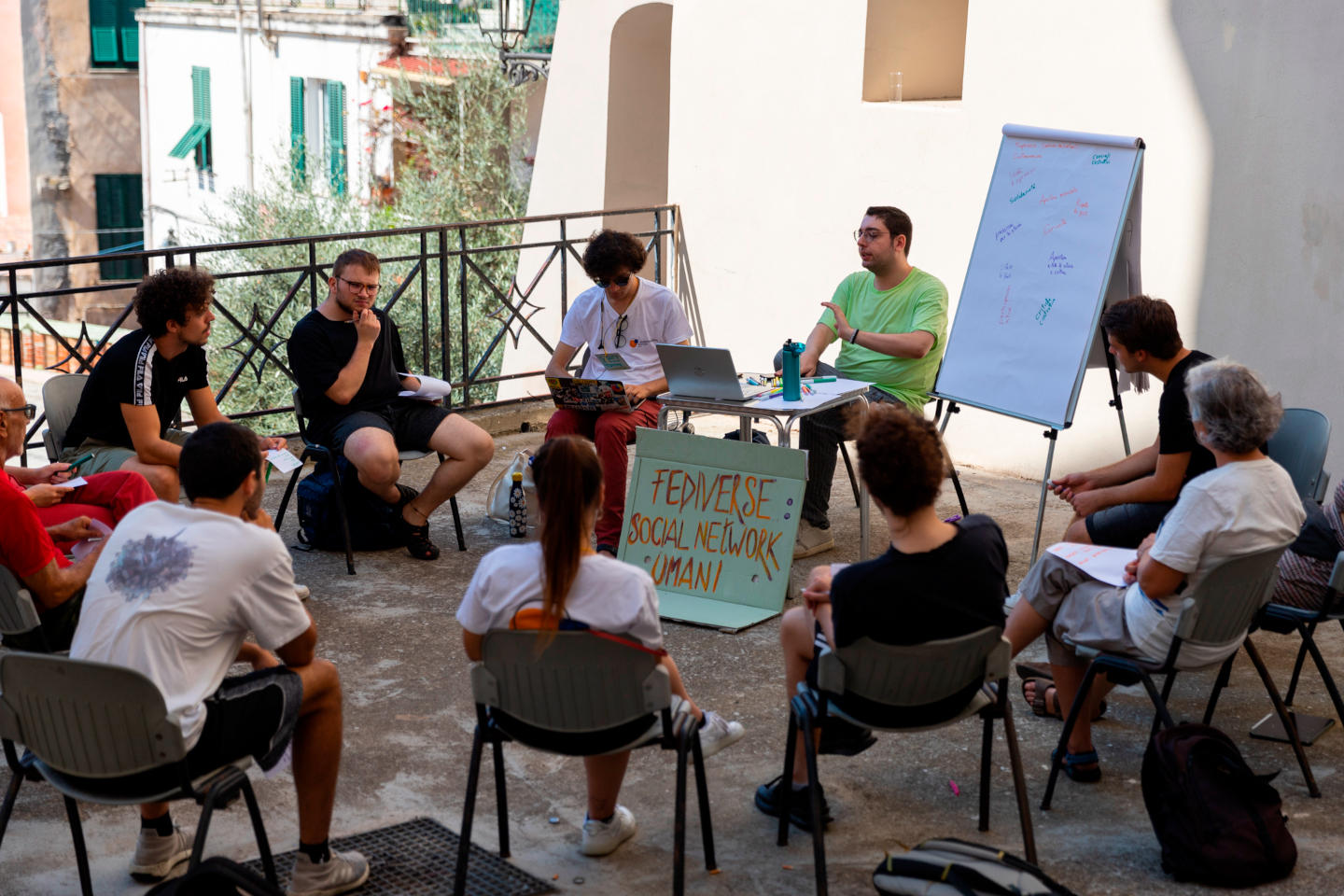 Una foto dal Lab “Fediverse: Social Network Umani” durante Scambi Festival 2022